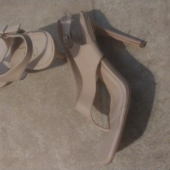 Olivia Ferragamo Between Toe Nude Heels Size 7 1/2 - Picture 7 of 9